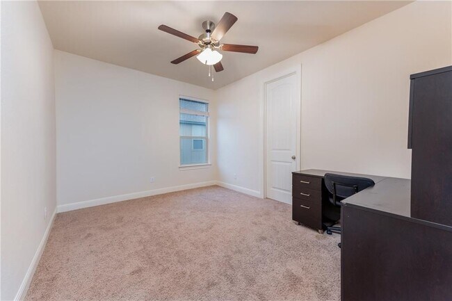 Building Photo - 3001 Tempe Dr