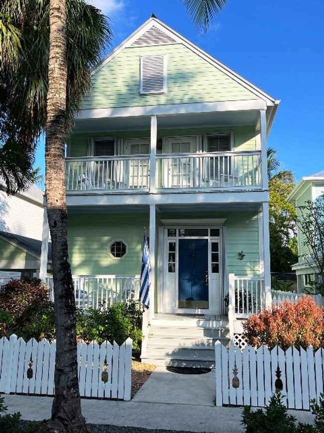 Building Photo - $500 OFF FIRST MONTH-Beautifully Furnished 3 Bed 2.5 Bath Home in the Sanctuary of the Key West G...