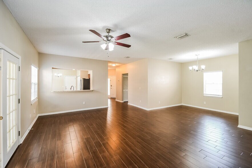 Building Photo - 8895 Chambore Dr