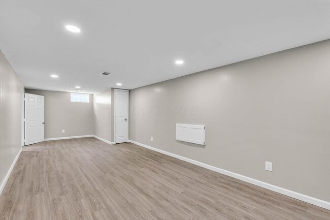 Building Photo - 3134 Medina Ave