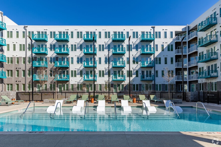 Resort-Style Pool - Emblem Park