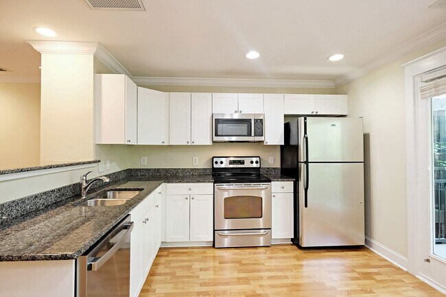 Building Photo - Student + Pet-Friendly Woodlands Condo with Community Amenities