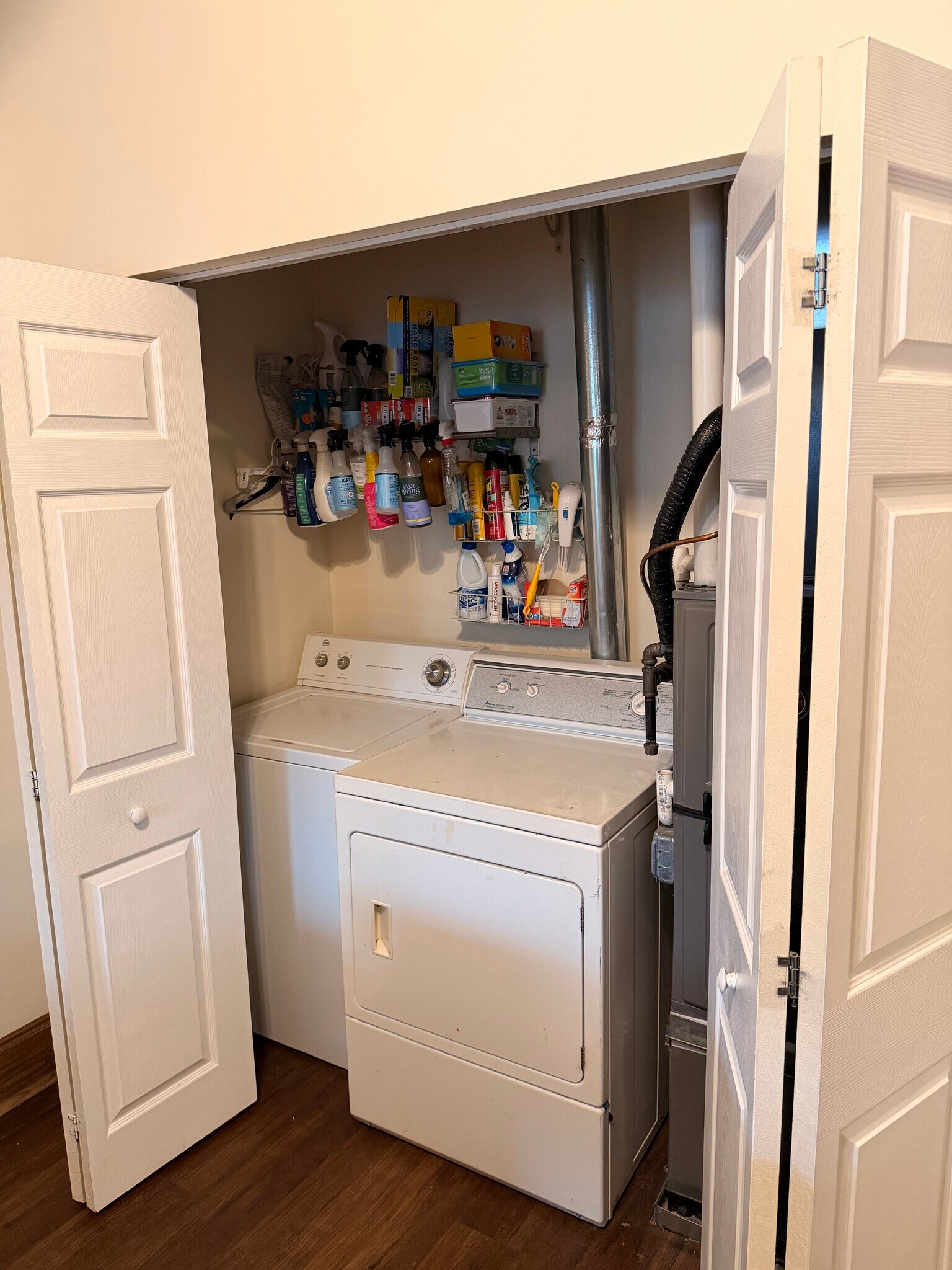 Building Photo - 1037 N Damen Ave