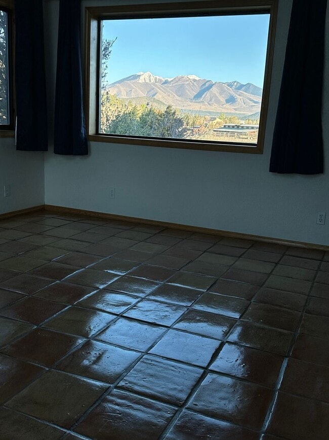 Building Photo - wonderful 3 bedroom home in serene setting