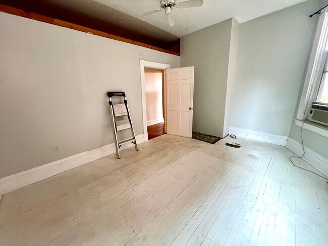 Building Photo - 5735 Howe St