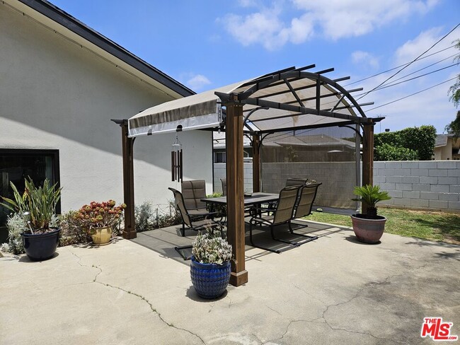 Building Photo - 5652 Glenford St