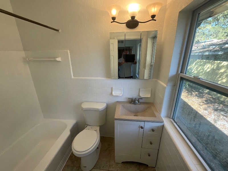 Building Photo - 32 8th Ave SE