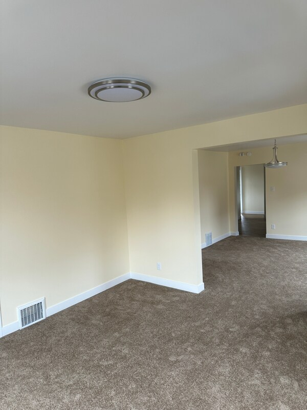 Building Photo - 729 Claim St