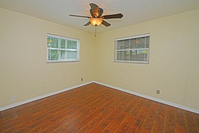 Building Photo - 3180 NW 6th Ave