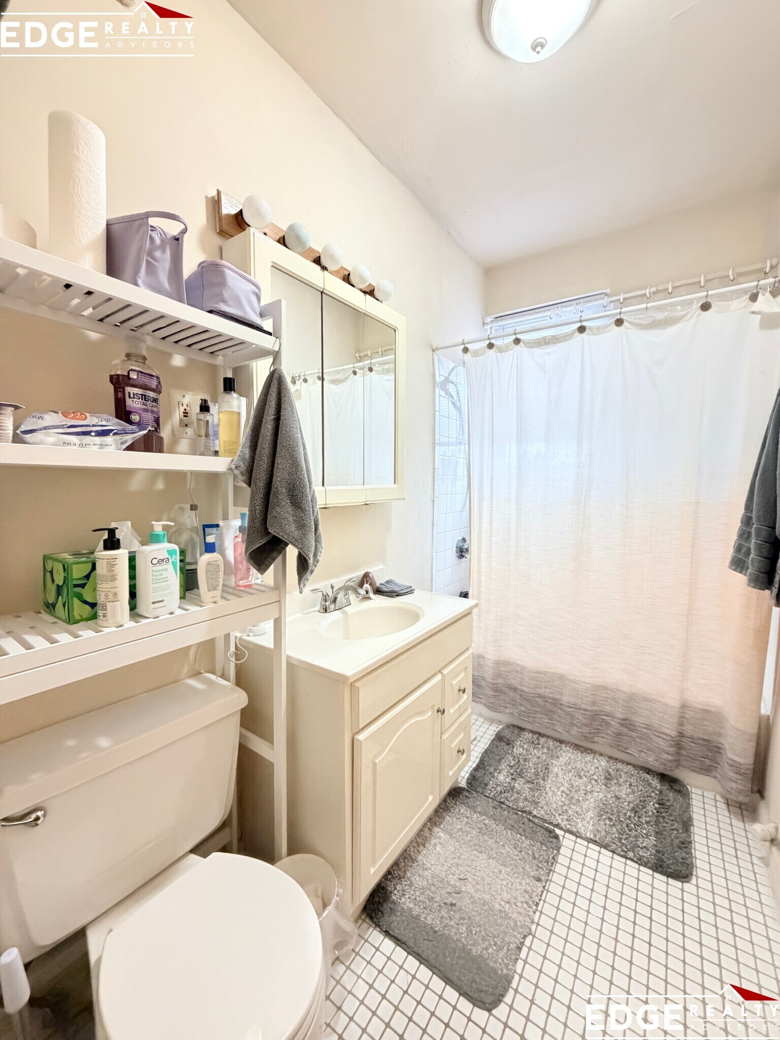 Building Photo - 160 Strathmore Rd