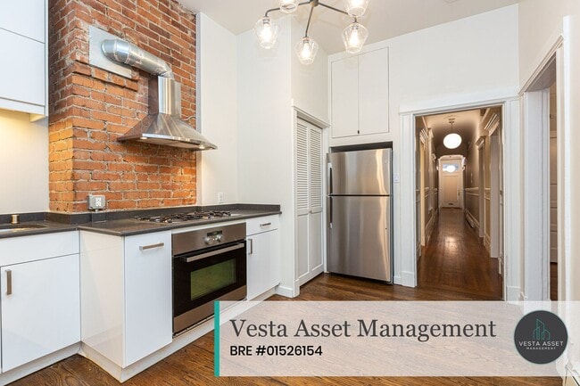 Building Photo - A Jaw-Dropping Light-Filled Three-Bedroom Home in the Heart of the City