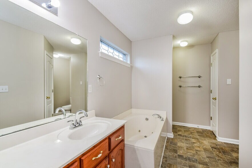 Building Photo - 2829 Russum Dr