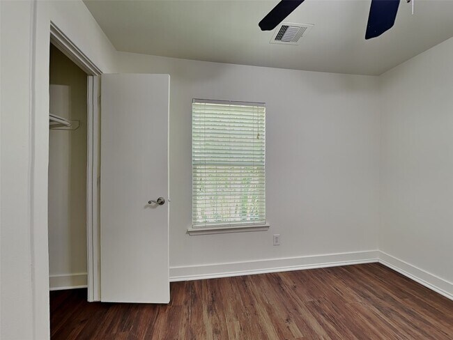 Building Photo - 26880 Hailey's Manor