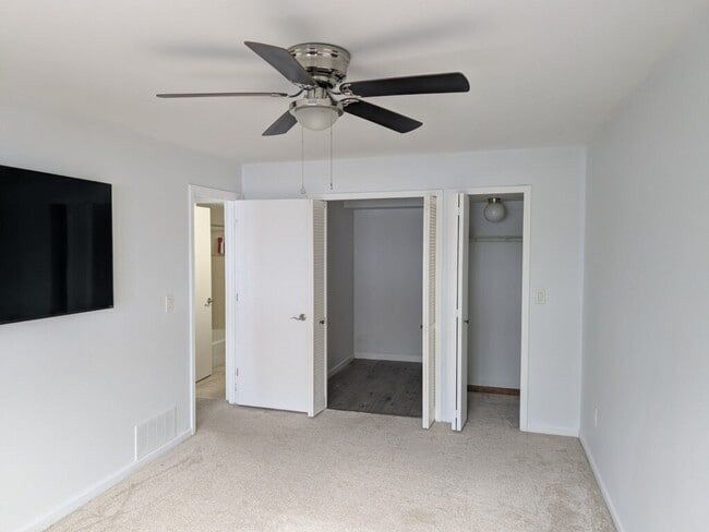 Building Photo - 253 Pinewood Cir