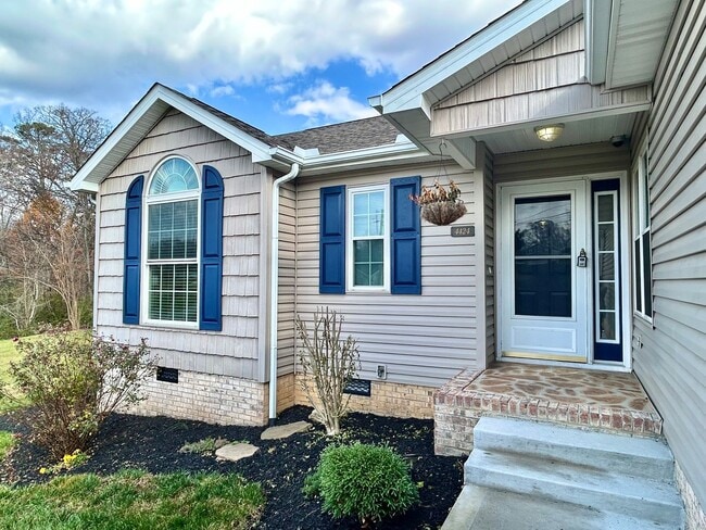 Building Photo - Beautiful 3 bedroom-plus bonus room-2 bath for rent!