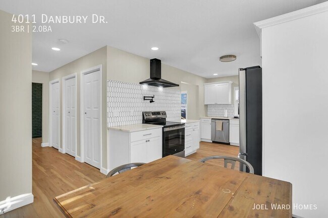 Building Photo - 4011 Danbury Dr