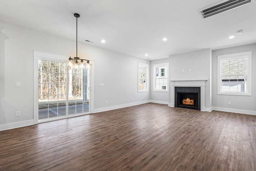 Building Photo - 145 Vast View Wy