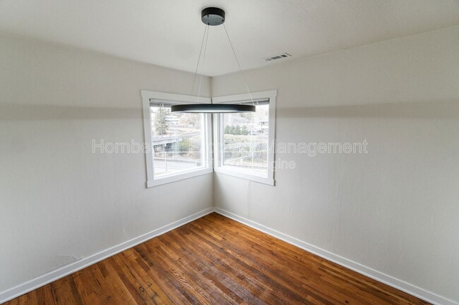 Building Photo - 1909 S Garden Springs Rd