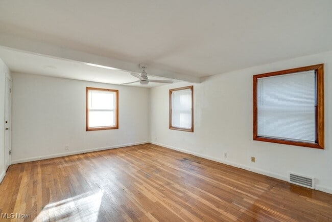 Building Photo - 630 Mineola Ave