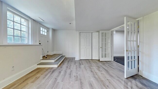 Building Photo - 59 Crescent Rd