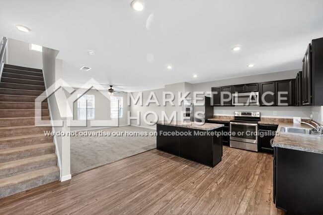 Building Photo - 807 Sun Vly Wy