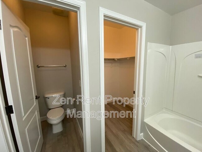 Building Photo - 2744 S Pewter Dr