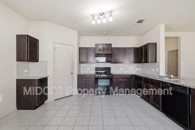 Building Photo - 205 Tallow Trl