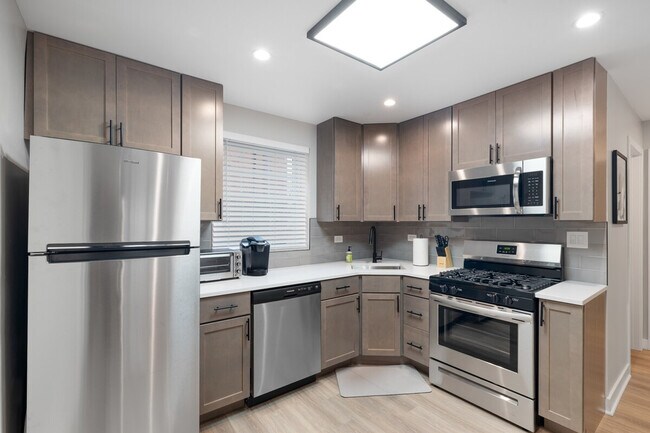 Building Photo - 1001 W Howard St