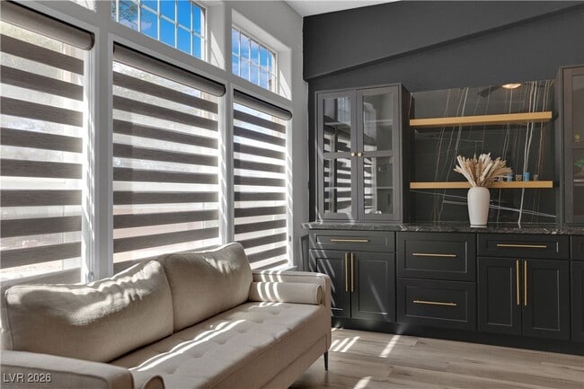 Building Photo - 6425 W Quail Ave