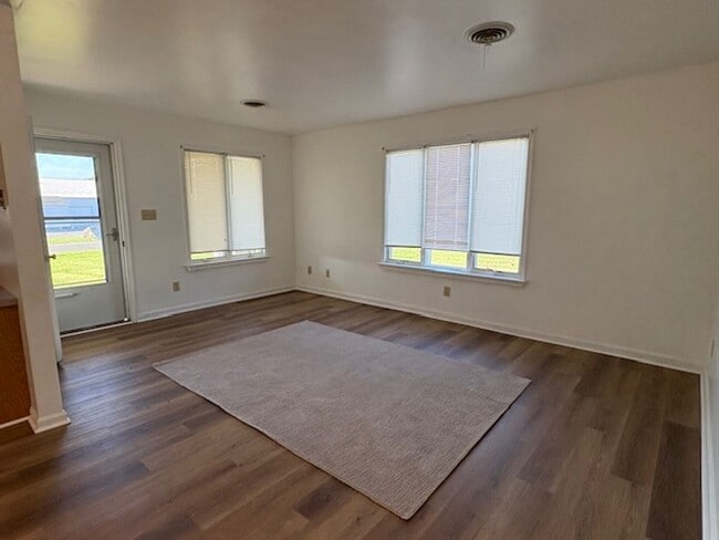 Building Photo - Single Level Half Duplex w/ Garage