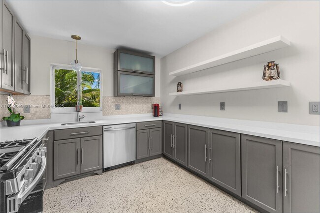 Building Photo - 340 NE 129th St