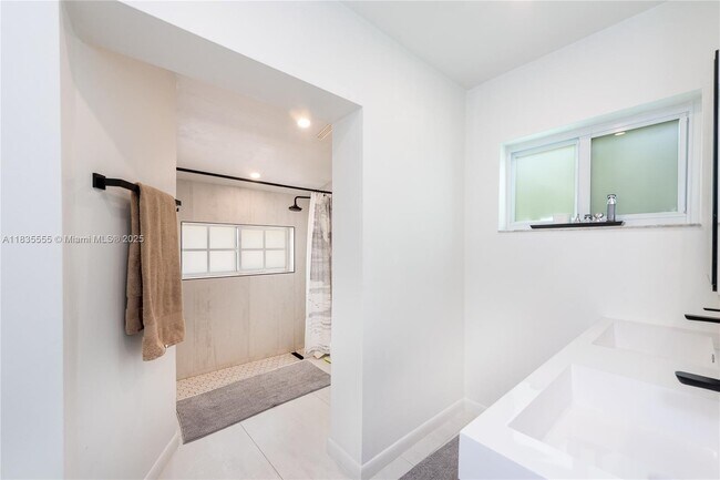 Building Photo - 6520 SW 76th St
