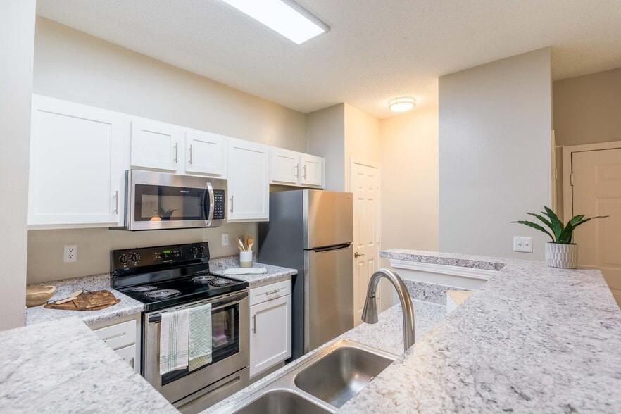 Upgraded Apartment Homes - Enclave at Wolfchase