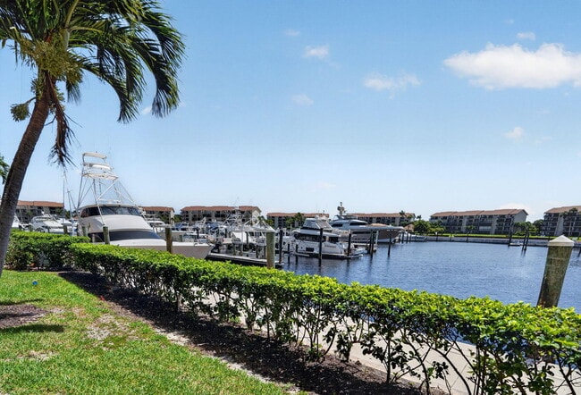Building Photo - 2401 Marina Isle Way