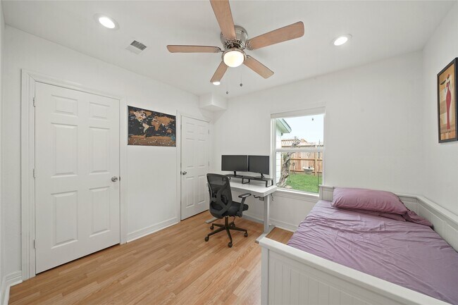 Building Photo - 4019 Blue Bonnet Blvd
