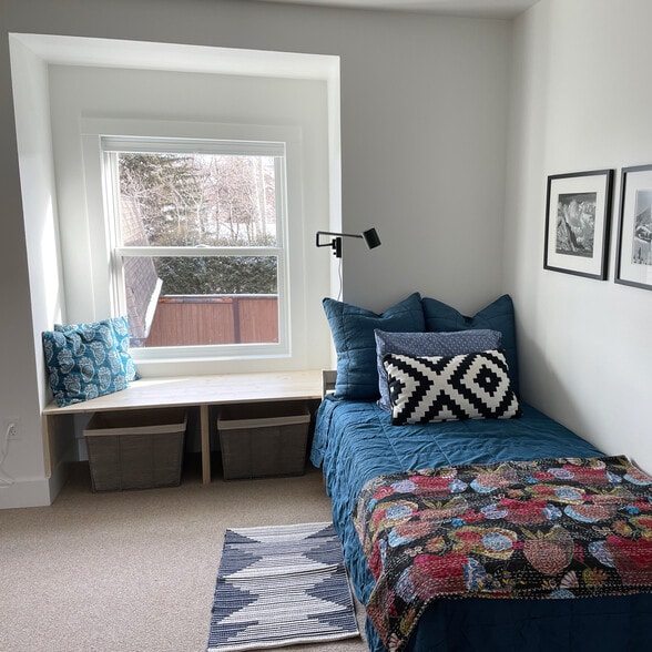 Second bedroom with twin - 12 E Garfield St