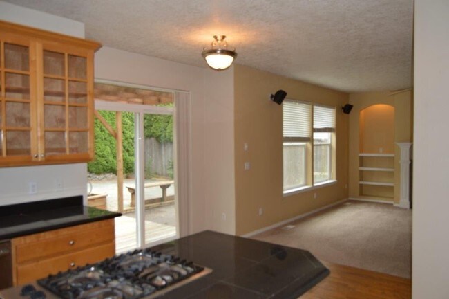 Building Photo - 14674 NW Blackthorne Ln