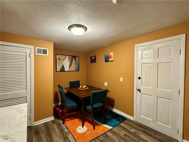 Building Photo - 800 Oakland Beach Ave