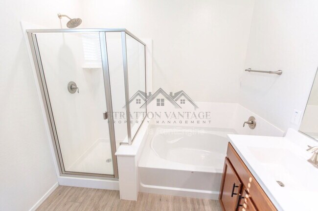 Building Photo - 15427 W Windward Ave