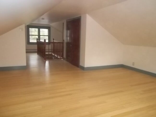 Building Photo - Lovely Single-Family 3BR Home in Vergennes...