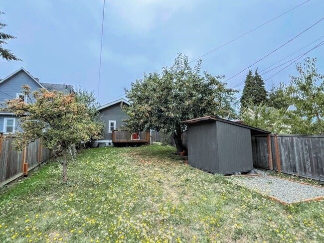 Building Photo - City Living, Cozy Vibes – Tacoma Retreat R...