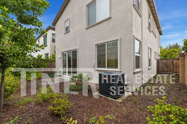 Building Photo - 8931 Fair Oaks Blvd