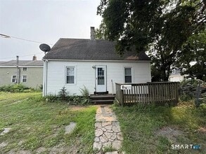 Building Photo - 242 Valley St