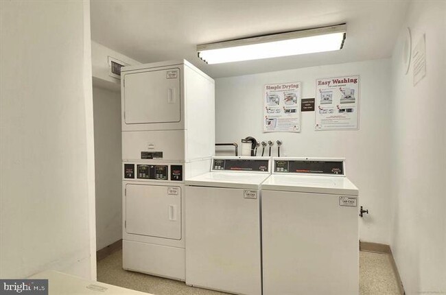 Building Photo - 301 N Beauregard St
