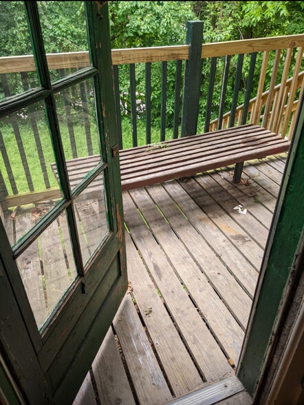 Building Photo - 454 Colchester Ave