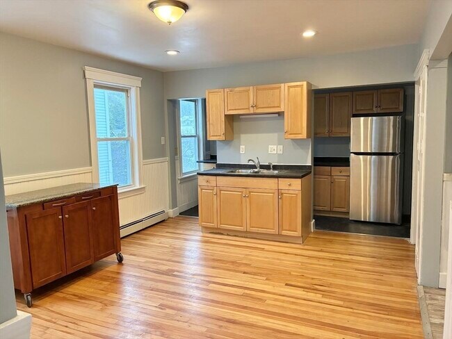 Building Photo - 51 Catharine St