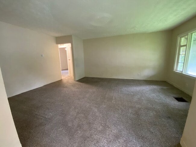 Building Photo - Charming West Akron Ranch with Walk-Throug...