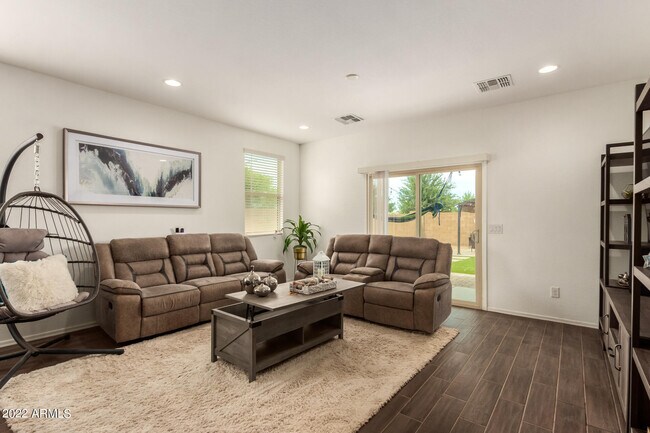 Building Photo - 1610 E Jardin Pl