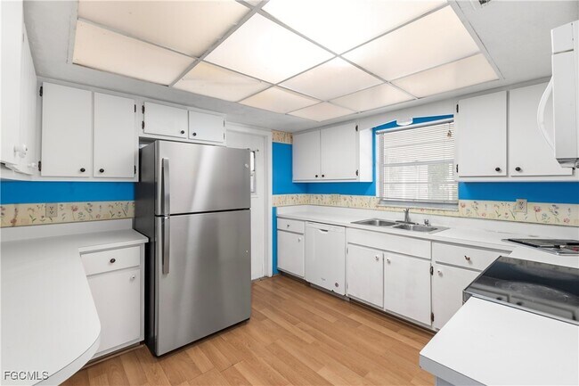 Building Photo - 2330 Caladium Rd