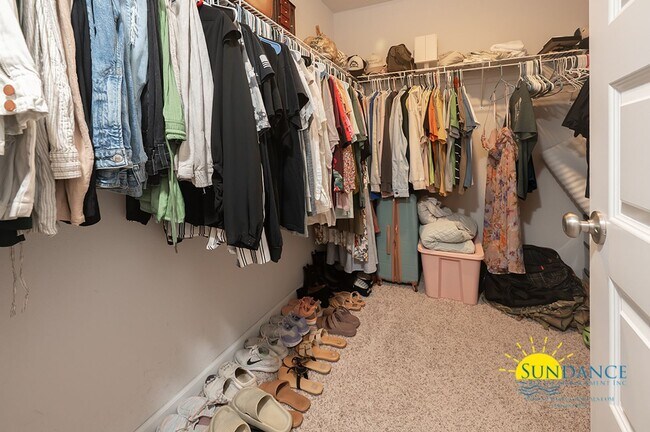 Building Photo - Stunning 4 Bedroom Home in Crestview! -Sol...